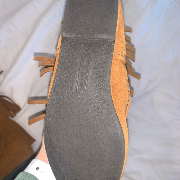 Minnetonka 3-Layer Fringe Boot - Picture 5 of 6